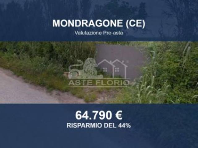 Terreno in vendita a Mondragone, Campania