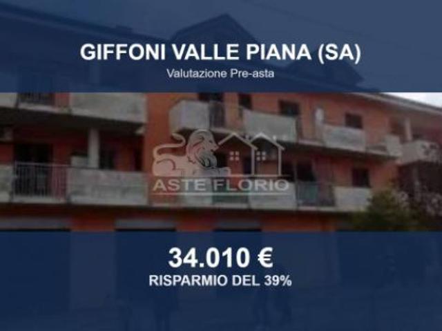 Locale Commerciale in vendita a Giffoni Valle Piana, Campania