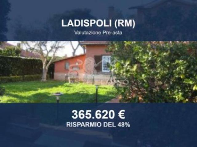 Villa Indipendente in vendita a Marina di San Nicola, Roma Capitale
