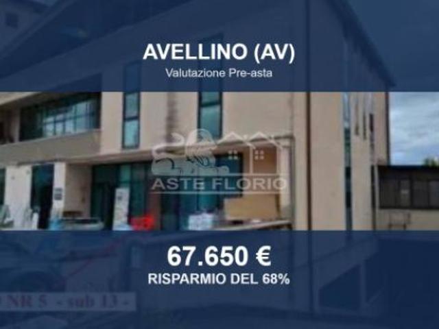 Locale Commerciale in vendita a Avellino, Campania