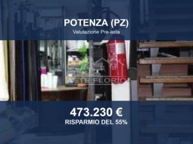 Locale Commerciale in vendita a Montereale, Potenza
