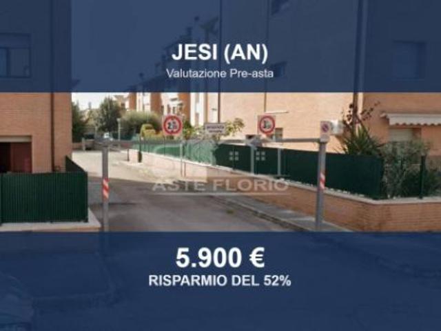 Box in vendita a Marche, Ancona