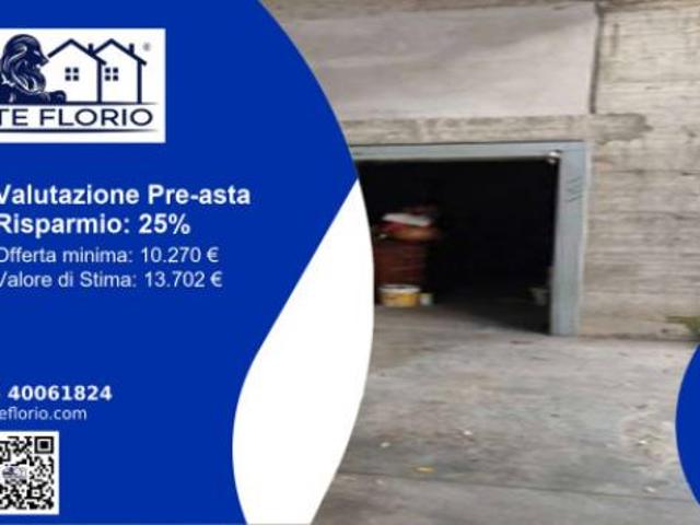 Locale Commerciale in vendita a Arnate, Gallarate