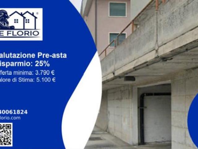 Box in vendita a Piovene Rocchette, Veneto