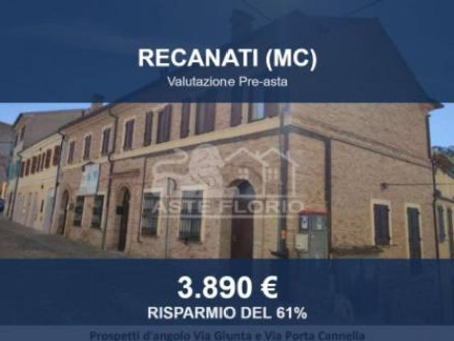 Box in vendita a Castelnuovo, Marche