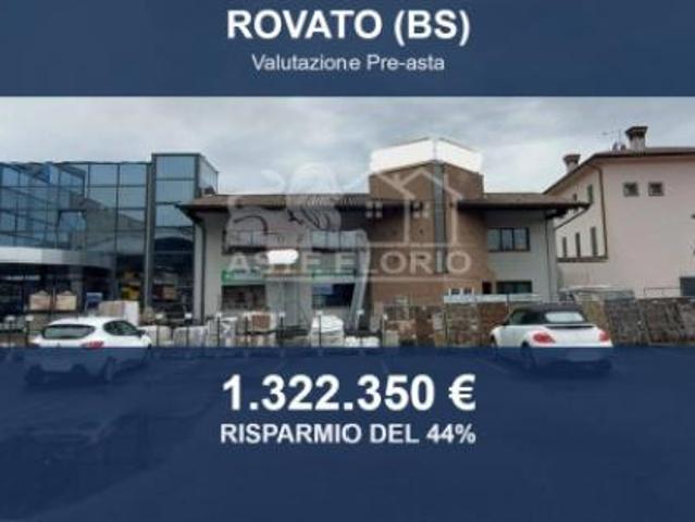 Locale Commerciale in vendita a Rovato, Lombardia