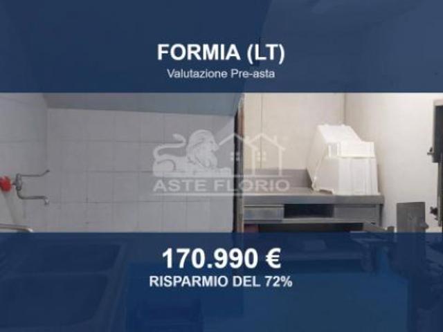 Locale Commerciale in vendita a Formia, Lazio