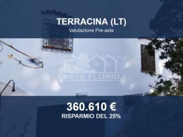 Villa Indipendente in vendita a Terracina, Lazio