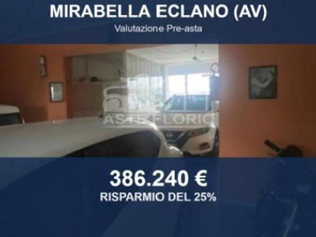 Locale Commerciale in vendita a Mirabella Eclano, Campania