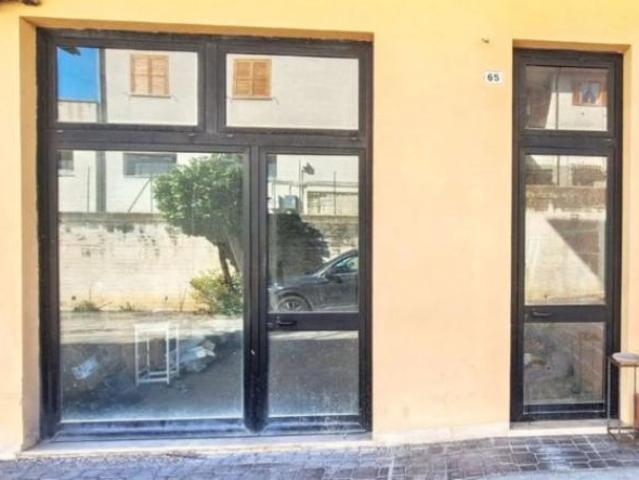 Locale Commerciale in vendita a Pozzo, Marche