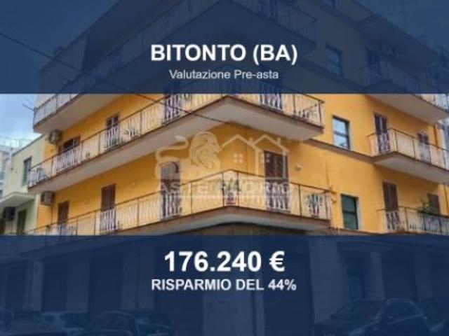 Locale Commerciale in vendita a Bitonto, Bari