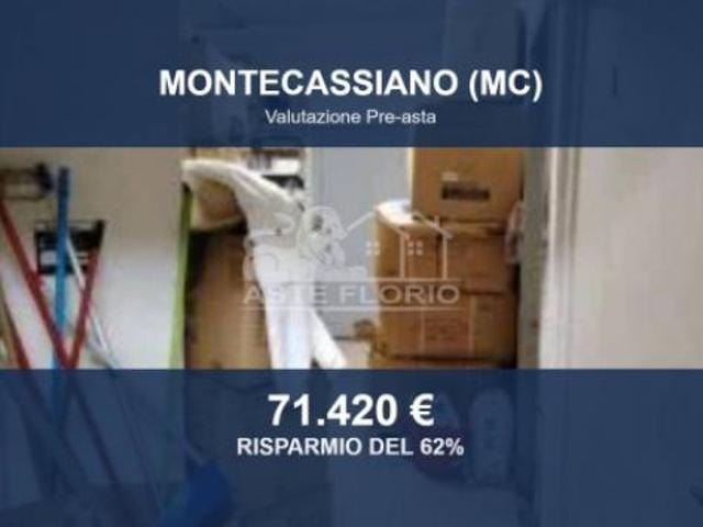 Locale Commerciale in vendita a Marche, Macerata