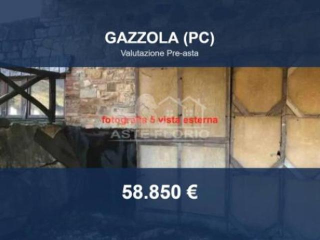 Capannone in vendita a Gazzola, Piacenza