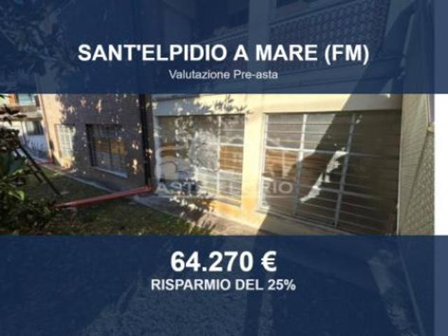 Locale Commerciale in vendita a Marche, Fermo