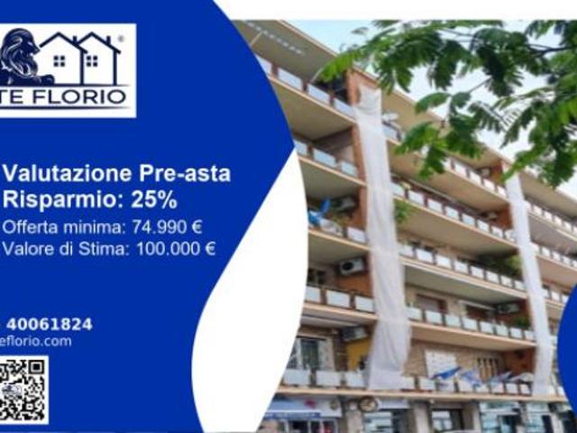 Locale Commerciale in vendita a Campania