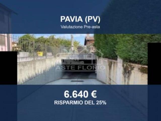Box in vendita a Pavia, Lombardia