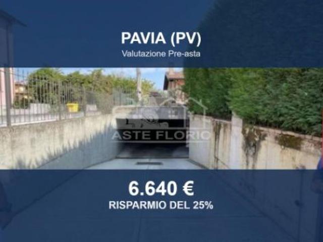 Box in vendita a Pavia, Lombardia