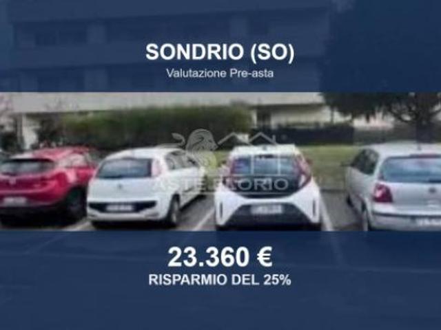 Box in vendita a Sondrio, Lombardia