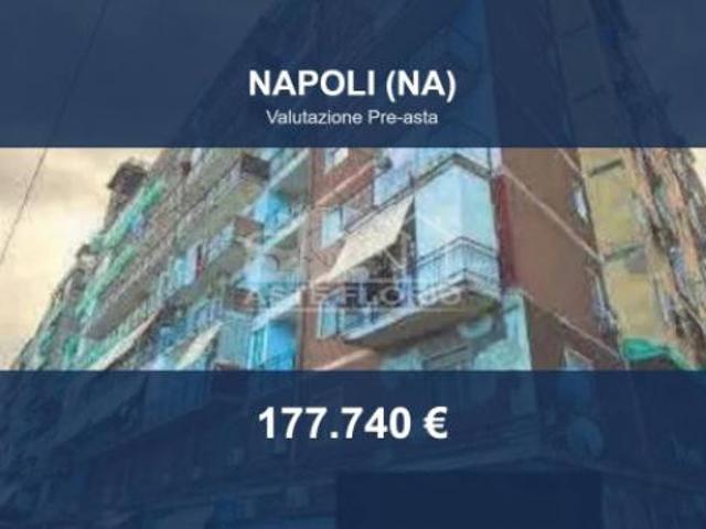 Locale Commerciale in vendita a Municipalità 2, Mercato
