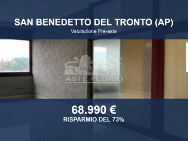 Ufficio in vendita a Porto d'Ascoli centro, Marche