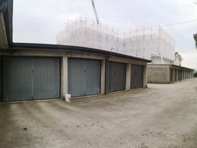 Box in vendita a Castel San Giovanni, Piacenza