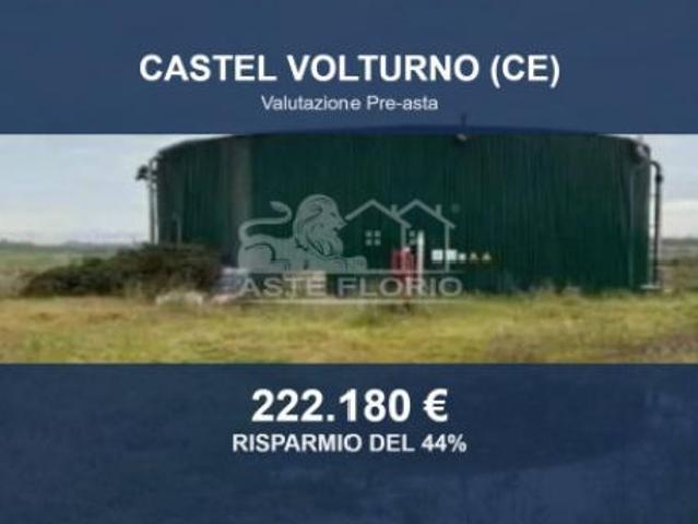 Capannone in vendita a Castel Volturno, Campania