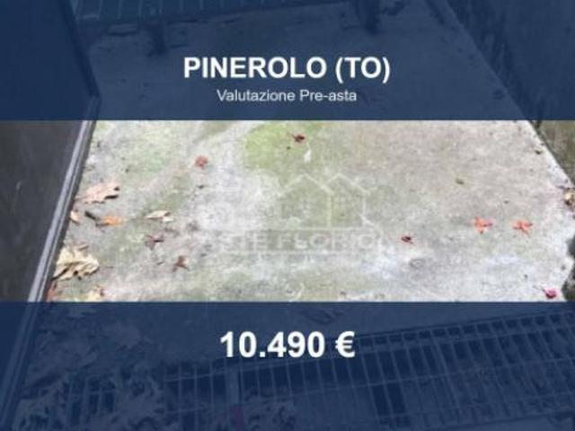 Box in vendita a Pinerolo, Torino