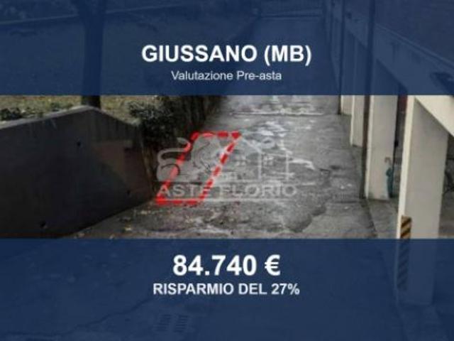 Locale Commerciale in vendita a Robbiano, Giussano