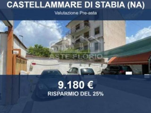 Locale Commerciale in vendita a Pioppaino, Castellammare Di Stabia