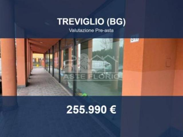Locale Commerciale in vendita a Treviglio, Lombardia