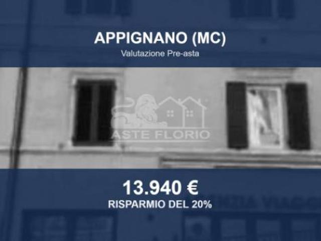 Locale Commerciale in vendita a Marche, Macerata