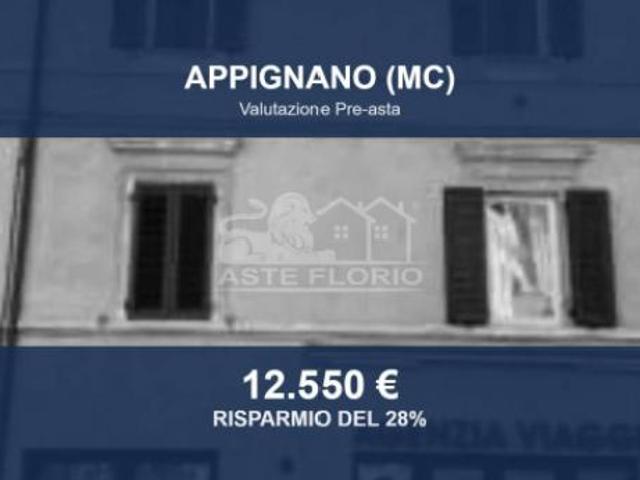 Locale Commerciale in vendita a Marche, Macerata