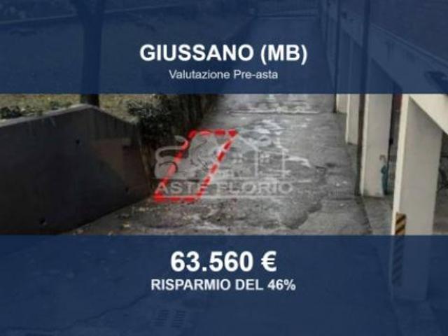 Locale Commerciale in vendita a Robbiano, Giussano