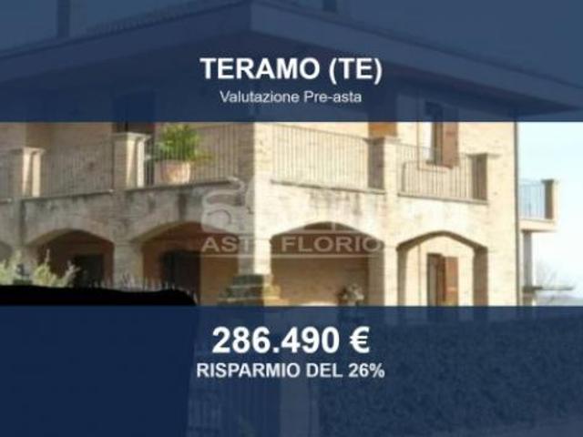 Villa Indipendente in vendita a Teramo, Abruzzo