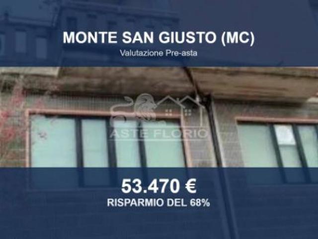 Locale Commerciale in vendita a Marche, Macerata
