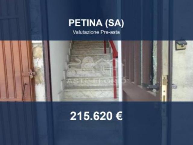Locale Commerciale in vendita a Petina, Campania