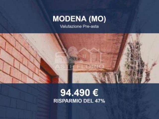 Locale Commerciale in vendita a Tre Olmi, Modena