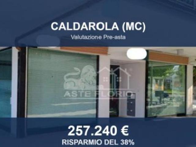 Locale Commerciale in vendita a Marche, Macerata
