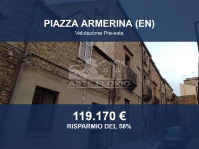 Locale Commerciale in vendita a Monte, Piazza