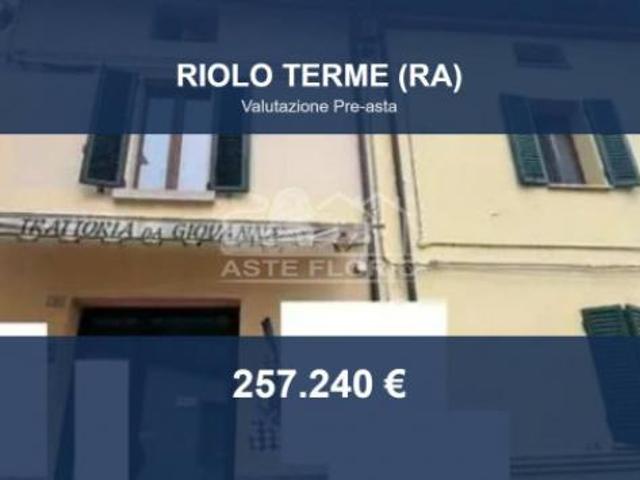 Locale Commerciale in vendita a Unione della Romagna Faentina, Riolo Terme
