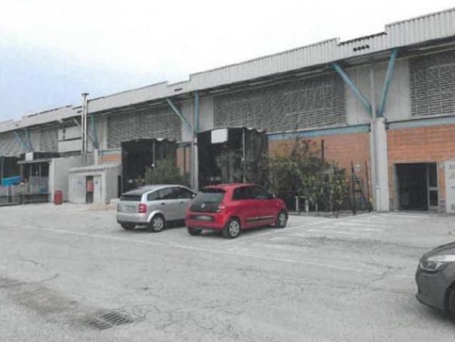 Capannone in vendita a Agraria, Marche