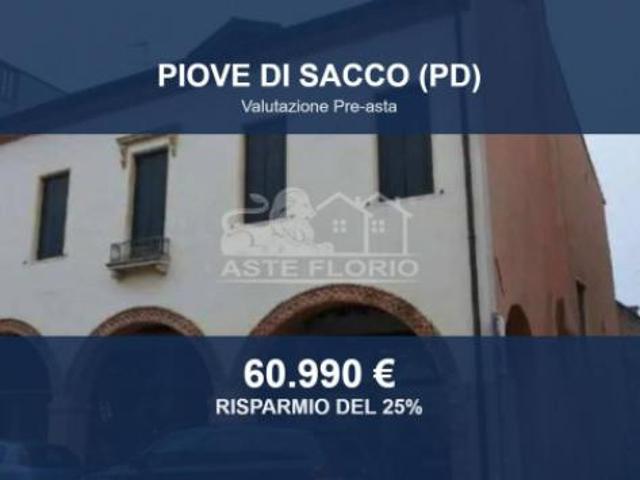 Locale Commerciale in vendita a Quartiere Sant'Anna, Piove Di Sacco