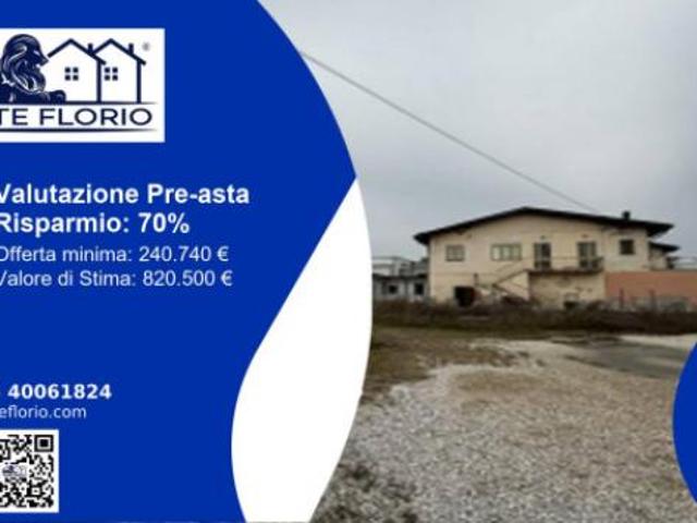 Capannone in vendita a Brenzone, Veneto