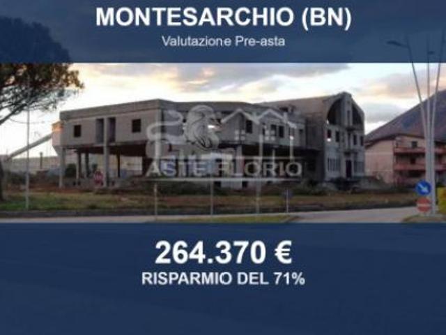 Locale Commerciale in vendita a Montesarchio, Campania