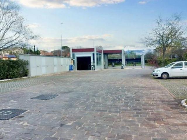 Locale Commerciale in vendita a Montefalco, Umbria