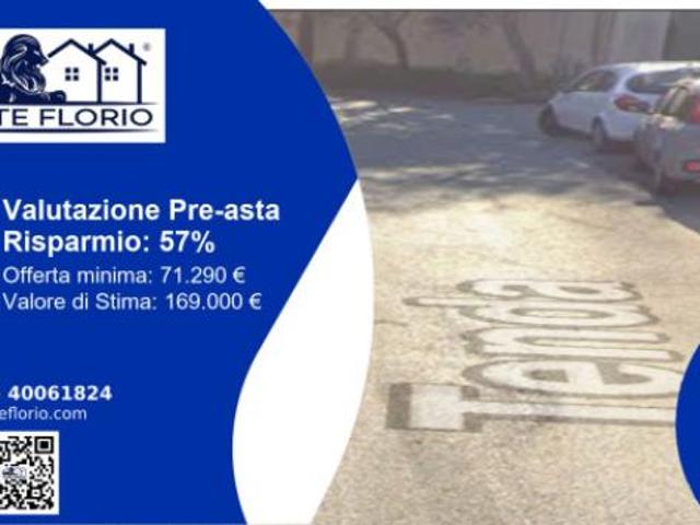 Capannone in vendita a Valverde, Sicilia