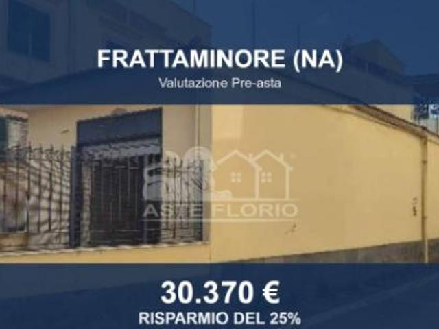 Locale Commerciale in vendita a Frattaminore, Campania