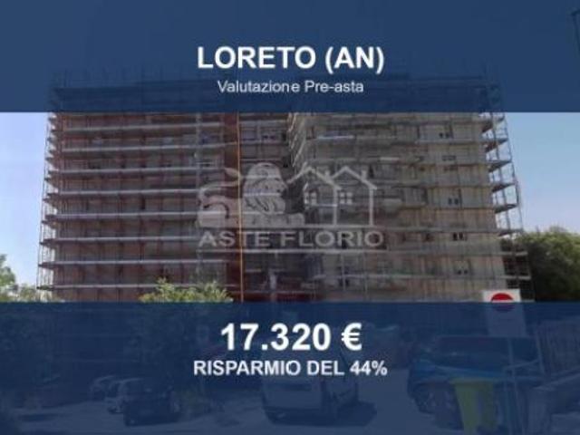 Locale Commerciale in vendita a Marche, Ancona