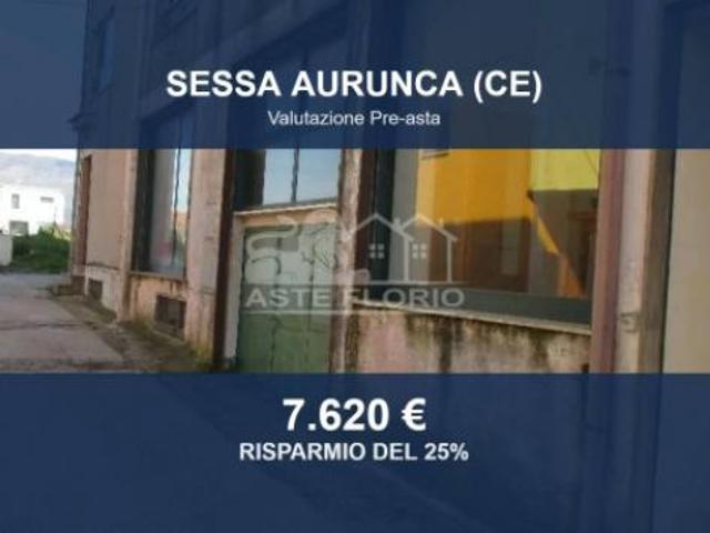 Capannone in vendita a Sessa Aurunca, Campania