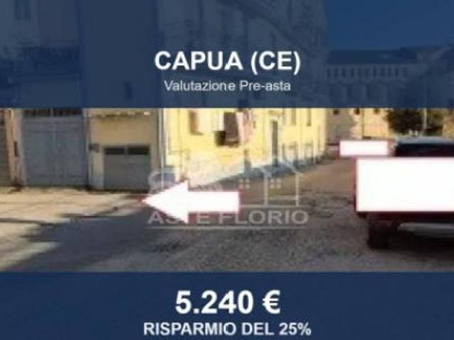 Capannone in vendita a Capua, Campania